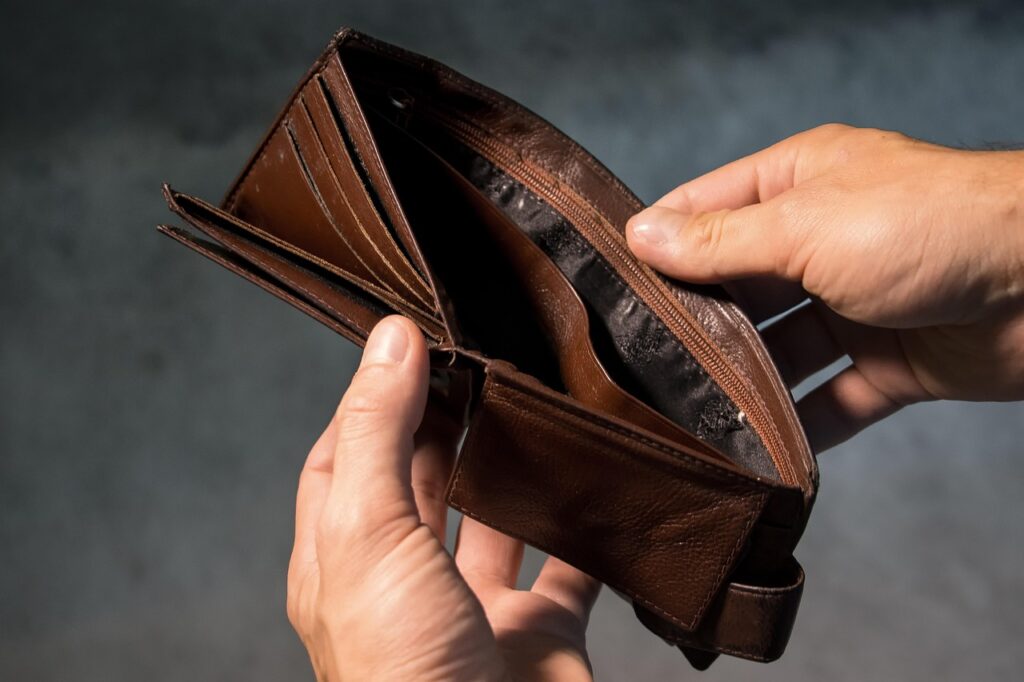 自己破産の費用はいくらかかるの？