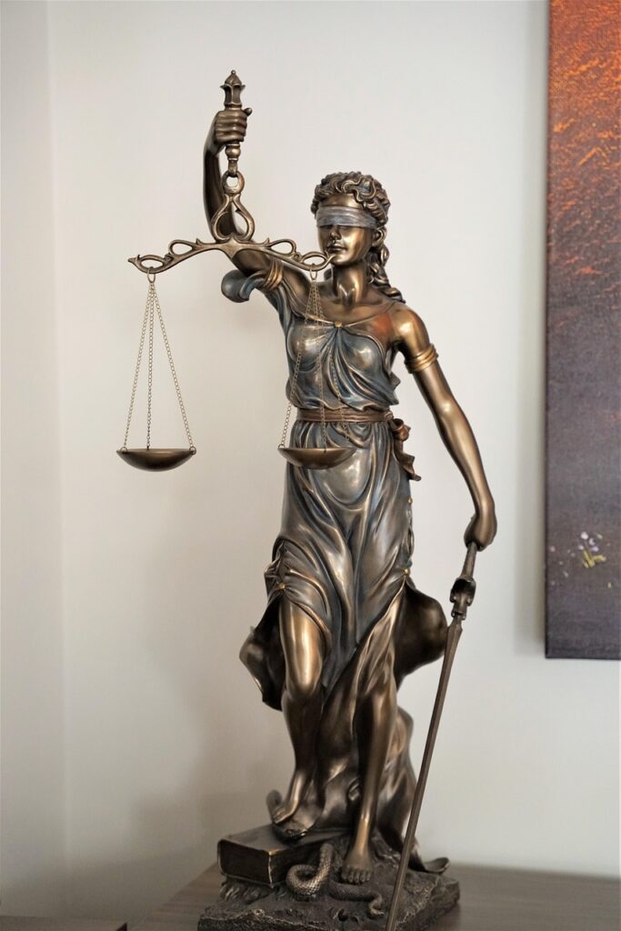 借金に関する弁護士の口コミや評判はどこで確認できる？