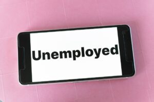消費者金融の問題とは何か、具体的な事例と解決策は？