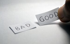 認可決定と免責決定の違いは何ですか？